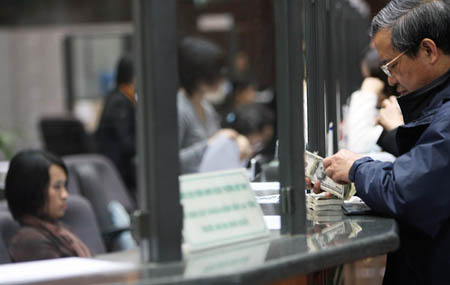 Nói và Làm: Phố ngoại tệ đóng, cửa ngân hàng chưa mở