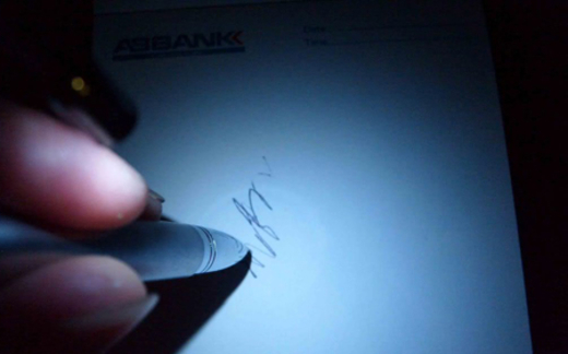 Ngân hàng, tín dụng đen mất tiền tỷ vì bút 'phù thủy'