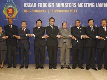 Philippines chỉ trích ASEAN thiếu đoàn kết để đối phó với Trung Quốc trong hồ sơ Biển Đông