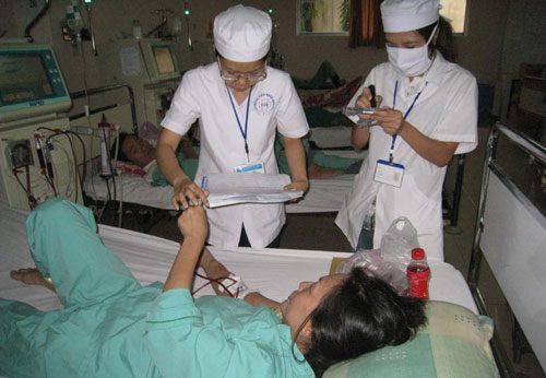 “Chợ thận” từ mạng xuống phố