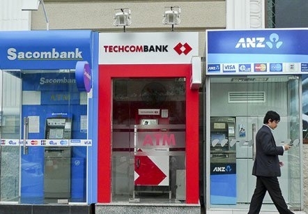 Hưởng lợi ngàn tỷ, NH vẫn kêu lỗ vì ATM