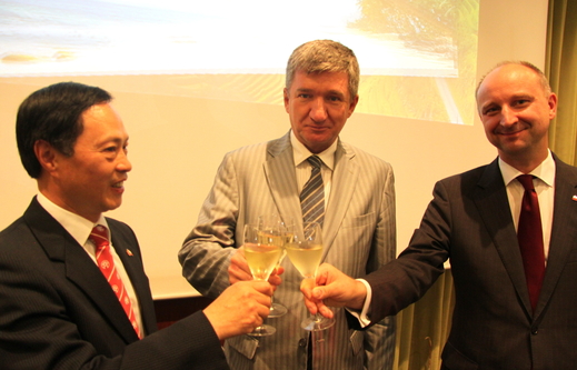 Đại sứ quán Việt Nam tại Ba Lan chiêu đãi nhân kỷ niệm 70 năm Quốc khánh 2-9 .