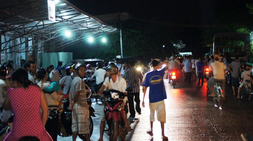 Lật tàu du lịch 2 tầng, nhiều người mất tích