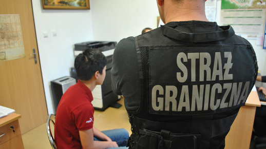 Chuyển lậu người Việt qua biên giới