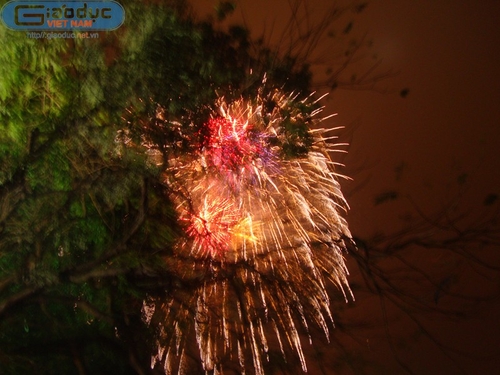 Chùm ảnh: Sau giao thừa, hồ Gươm còn lại toàn...rác thải