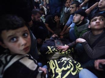 Israel không kích Gaza