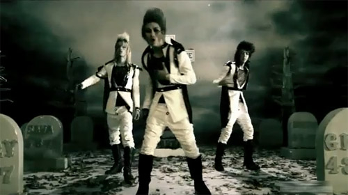 Nhạc “chợ” = giật gân + gây sốc