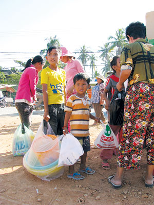 Hàng Việt vào Campuchia: Chính ngạch phải cạnh tranh với mậu biên
