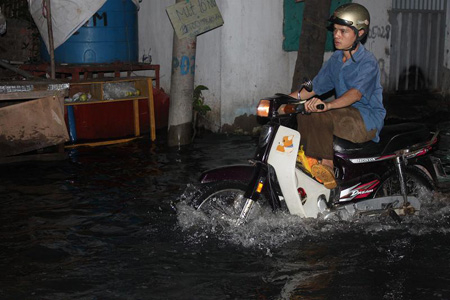TP.HCM mênh mông nước trên nhiều tuyến phố