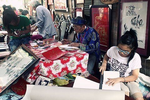 Đi xem phố ông đồ kiểu Sài Gòn