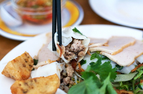 Cơm tấm, bún bò Huế được xem là món hè phố hấp dẫn