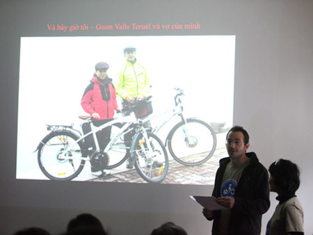 Cô gái Việt và chuyến trăng mật quanh thế giới