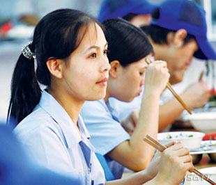 “Ăn” cơm công nhân