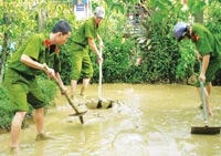 Bão số 10 di chuyển chậm
