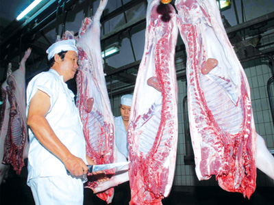 Đối mặt với làn sóng hàng ngoại nhập