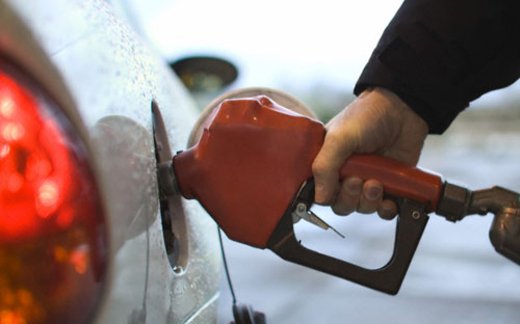 Bộ Công thương: Giá thế giới không quyết định giảm giá xăng!