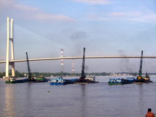 “Thủy tặc” lộng hành