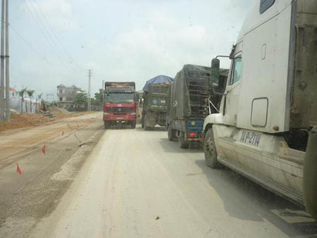 Không “làm luật”, bị CSGT đe dọa phạt