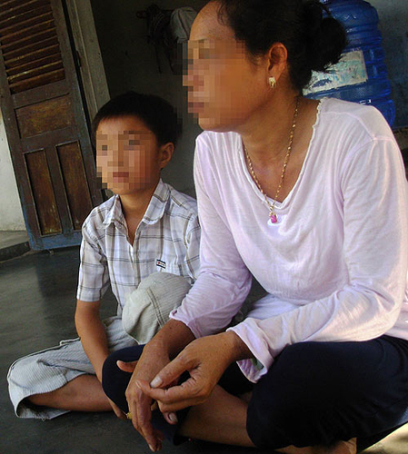 Trẻ nghèo bỏ xứ vào Nam