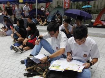 Học sinh Hồng Kông phản đối "nhồi sọ": Chính quyền lùi bước