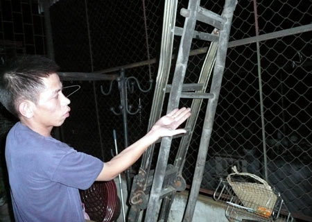Gần trăm người bao vây nhà máy xả khí thải trong đêm