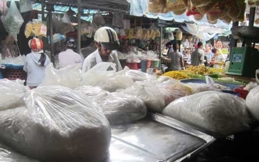 Hàng bún Sài Gòn tan tác vì nghi án nhiễm độc