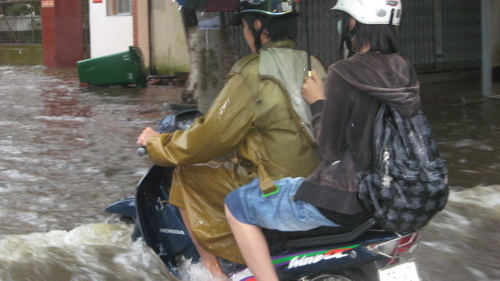 Mưa lũ lại ập xuống miền Trung