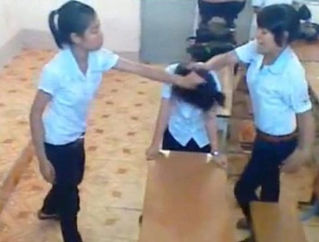 "Luật rừng" đang tàn phá môi trường sư phạm?