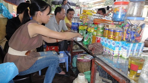 “Săn” bằng bên quán Trà đá