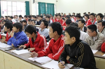 ĐH được tự chủ: Vừa đá bóng, vừa thổi còi?