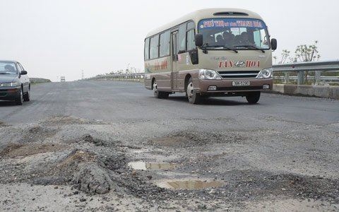 Lún nứt cao tốc Cầu Giẽ - Ninh Bình do 'chạy tiến độ'