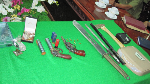Đấu súng nghẹt thở với băng cướp ô tô trang bị hàng nóng