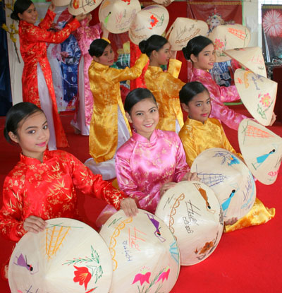 Tết sớm của kiều bào ở Bangkok