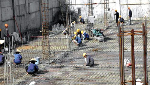 Nhà thầu nội trầy trật đòi nợ