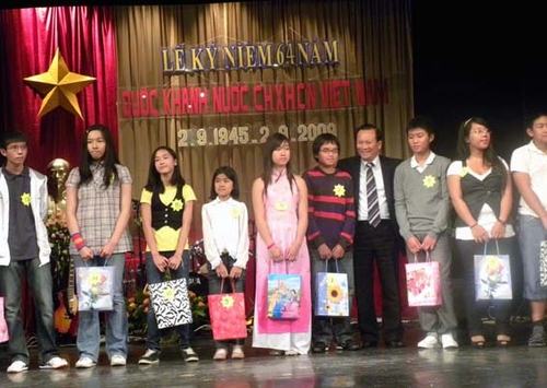 Kỷ niệm 64 năm Cách mạng tháng 8 và Quốc khánh 2-9