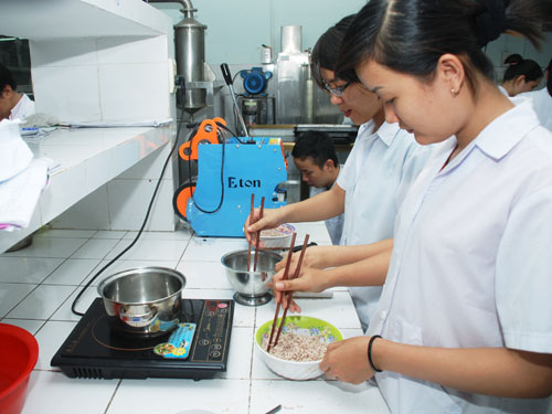 Chê cử nhân dân lập: Sai cả tình và lý