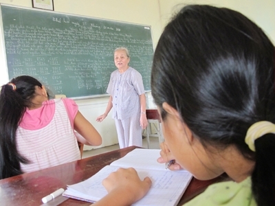 Hai mảng sáng và tối bên làng Đại học