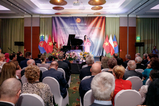 Trang trọng kỷ niệm 74 năm Quốc khánh Việt Nam tại Ba Lan