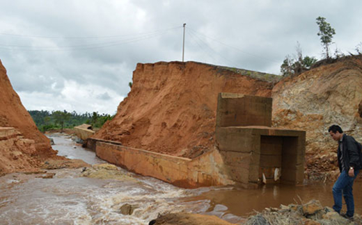 Tháo chạy khỏi các dự án thủy điện