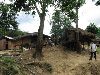 Đã nghèo còn hoang