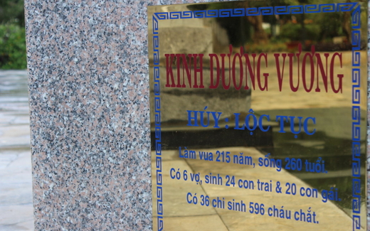 Bia đá ghi vua Hùng thọ gần 700 tuổi, có 60 vợ