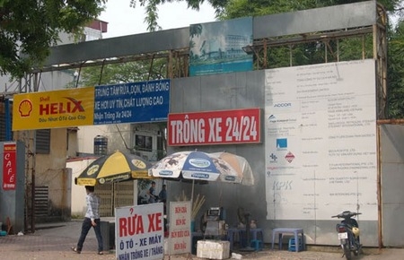 “Khách sạn tai tiếng” thành nơi trông rửa xe, bán cà phê mía đá