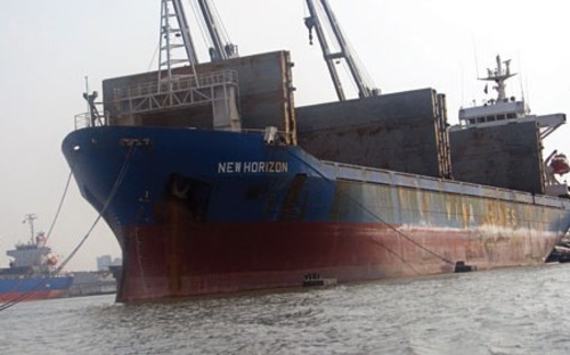 Bán 7 tàu 'hoang' ở nước ngoài để trả lương thủy thủ
