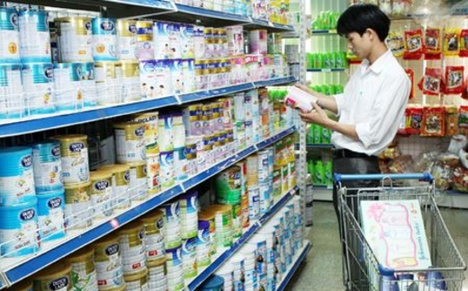 Tăng giá, sữa ngoại đang bắt nạt người tiêu dùng