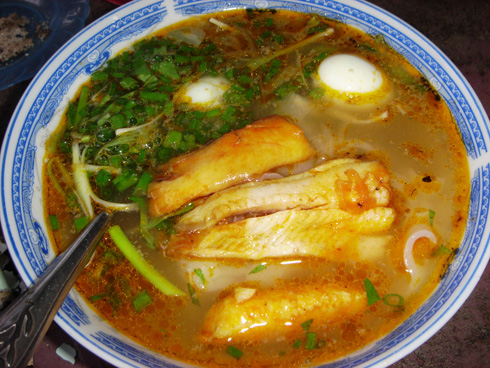 Bánh canh cá lóc, hương vị đất cố đô