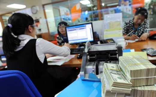 Đề xuất cho ngân hàng ngoại mua ngân hàng nội yếu kém