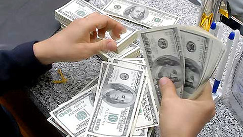USD tăng kịch trần, nhà băng hốt hoảng