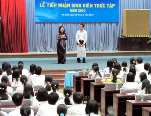 Sinh viên thực tập: Bên trọng bên khinh