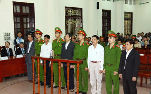 Thi hành công vụ: Làm sai, ai bồi thường?