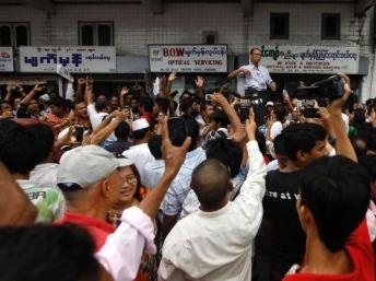 Chiến dịch bắt giữ sinh viên Miến Điện bị tố cáo là một bước thụt lùi dân chủ